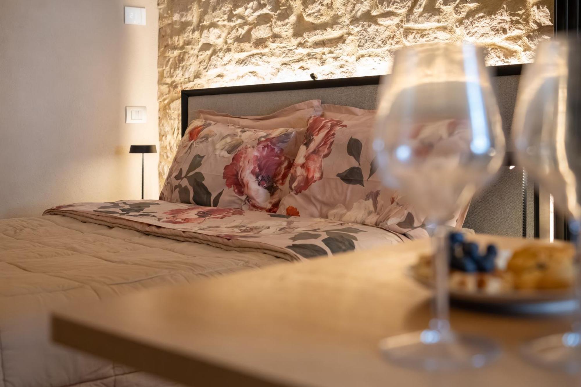 Forma Your Boutique Suite กอร์เชียโน ภายนอก รูปภาพ